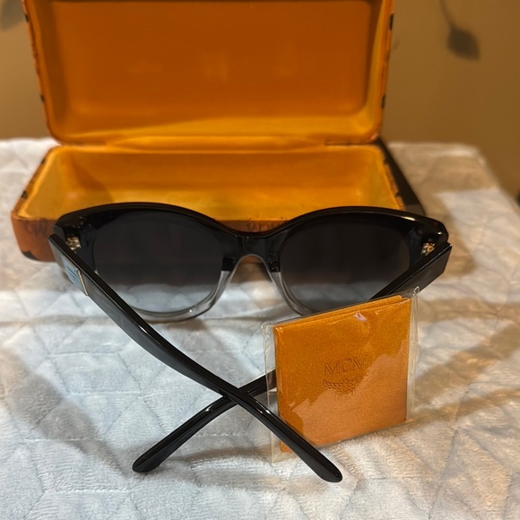 NWT MCM Tan Visetos Black Sunglasses With Case - Picture 10 of 10